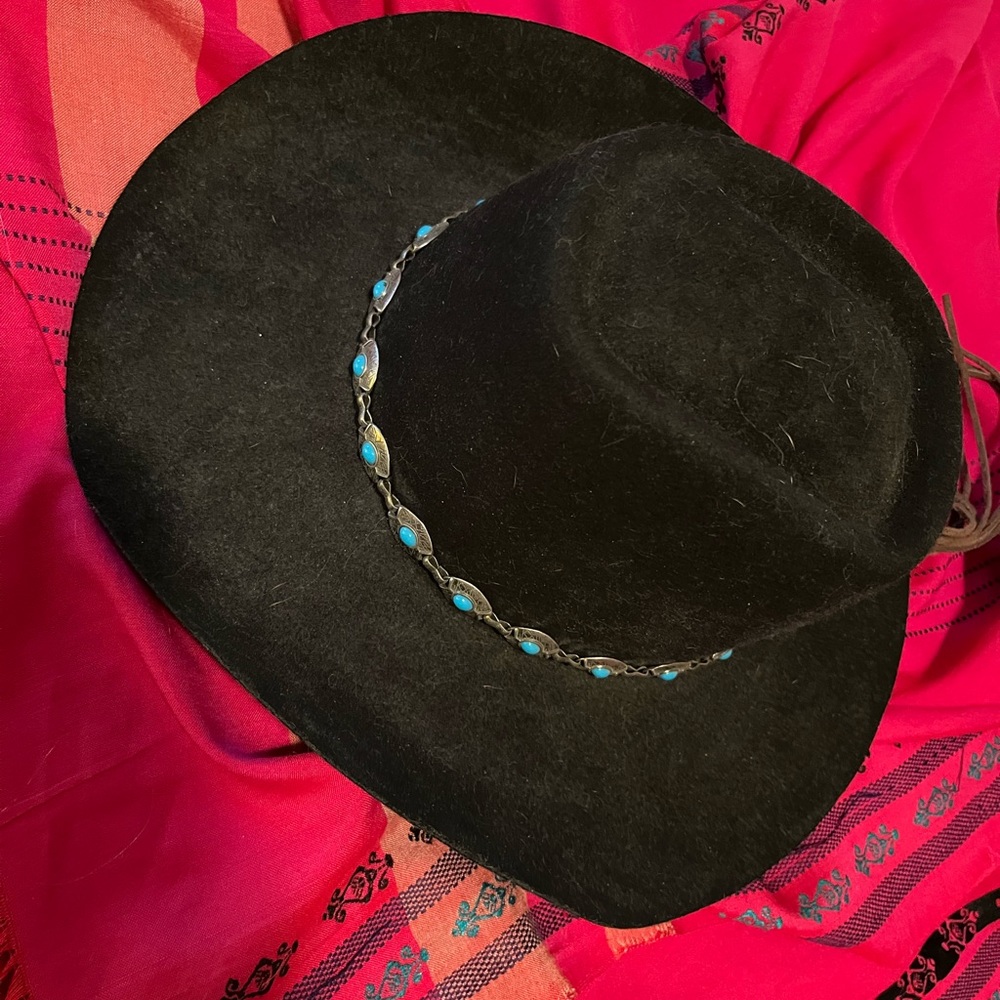 ⭐️OUTBACK TRADING CO! ⭐️Broken Hill Collection size M, turquoise color accents,